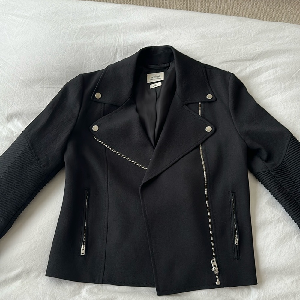 Great condition Aritzia moto jacket- size small black